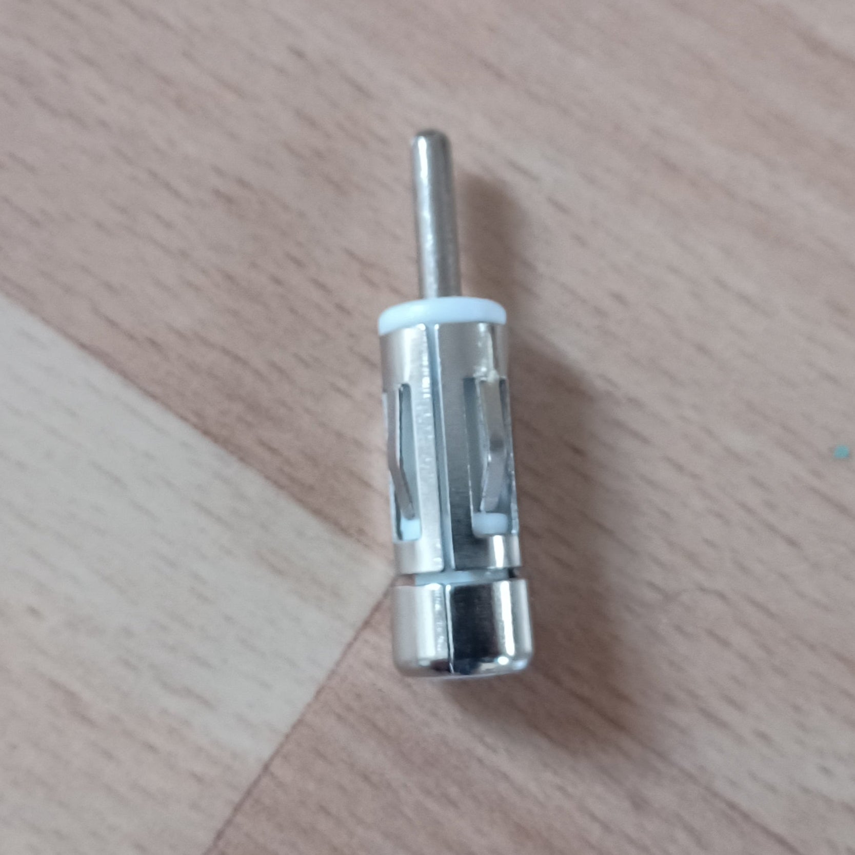 Adaptador antena ISO a DIN