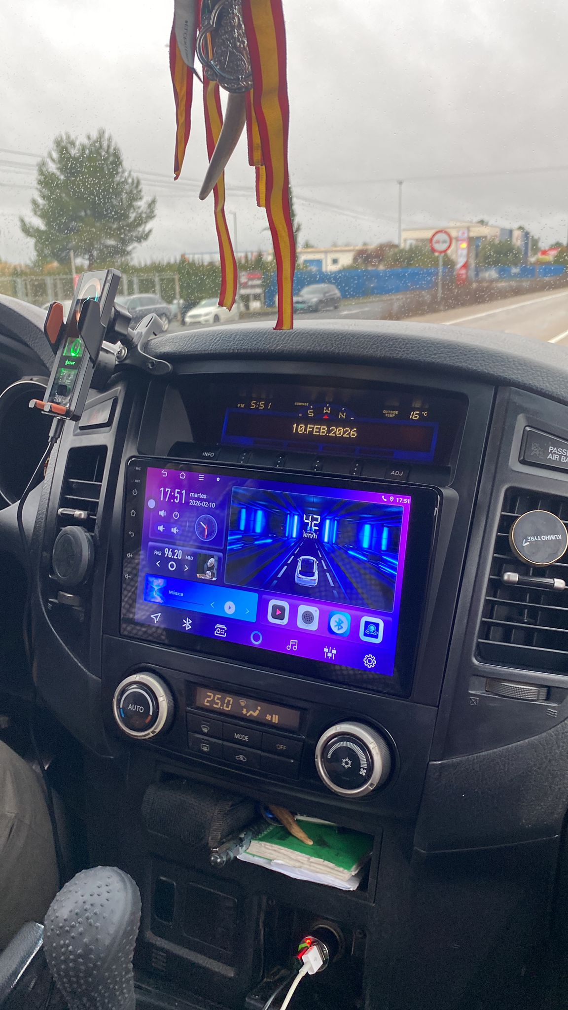 Pantalla / Radio Android para Mitsubishi Montero V80 V90 (2006-2021) – CarPlay y Android Auto – Plug & Play